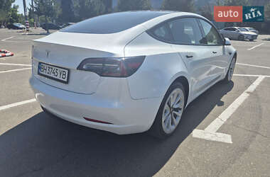 Седан Tesla Model 3 2022 в 