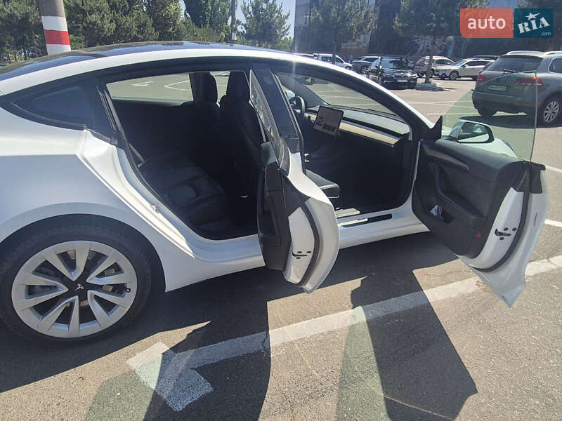 Седан Tesla Model 3 2022 в Черноморске