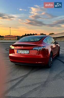 Седан Tesla Model 3 2018 в Львове