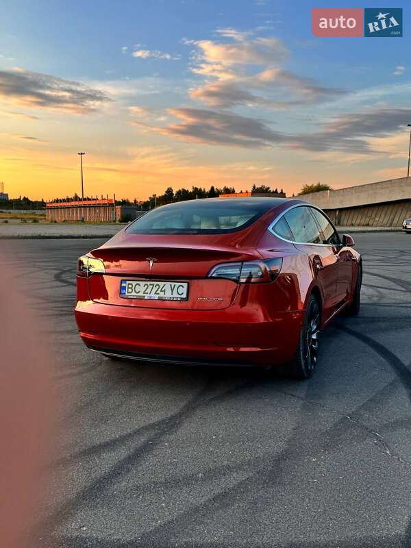 Седан Tesla Model 3 2018 в Львові