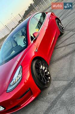 Седан Tesla Model 3 2018 в Львове