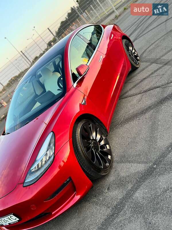 Седан Tesla Model 3 2018 в Львові