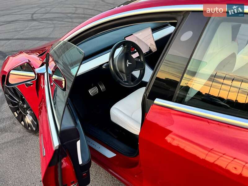 Седан Tesla Model 3 2018 в Львові