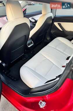 Седан Tesla Model 3 2018 в Львове
