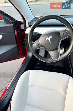 Седан Tesla Model 3 2018 в Львове