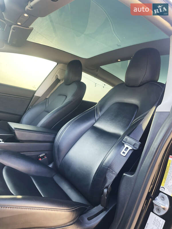 Седан Tesla Model 3 2019 в Одесі