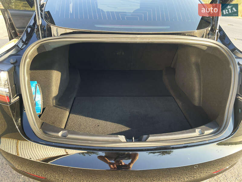 Седан Tesla Model 3 2019 в Одесі