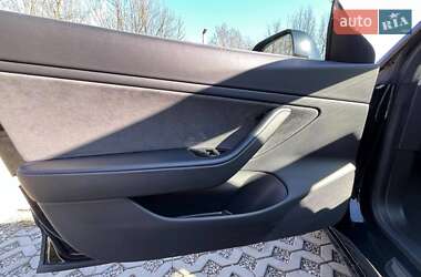 Седан Tesla Model 3 2019 в 