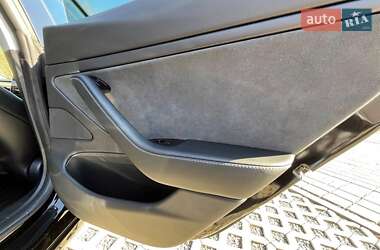 Седан Tesla Model 3 2019 в 