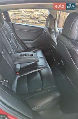 Седан Tesla Model 3 2022 в 