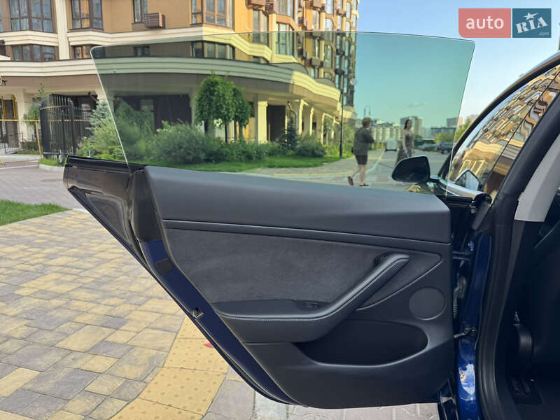 Седан Tesla Model 3 2021 в Києві