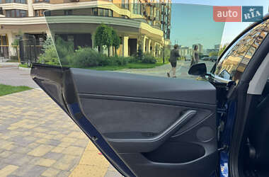 Седан Tesla Model 3 2021 в 