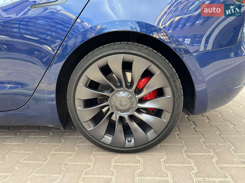Седан Tesla Model 3 2021 в Києві
