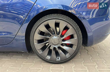 Седан Tesla Model 3 2021 в 