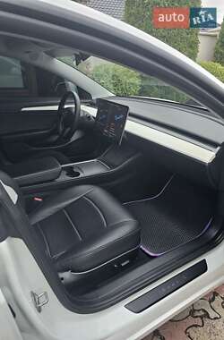 Седан Tesla Model 3 2021 в 
