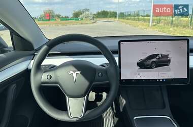 Седан Tesla Model 3 2023 в 