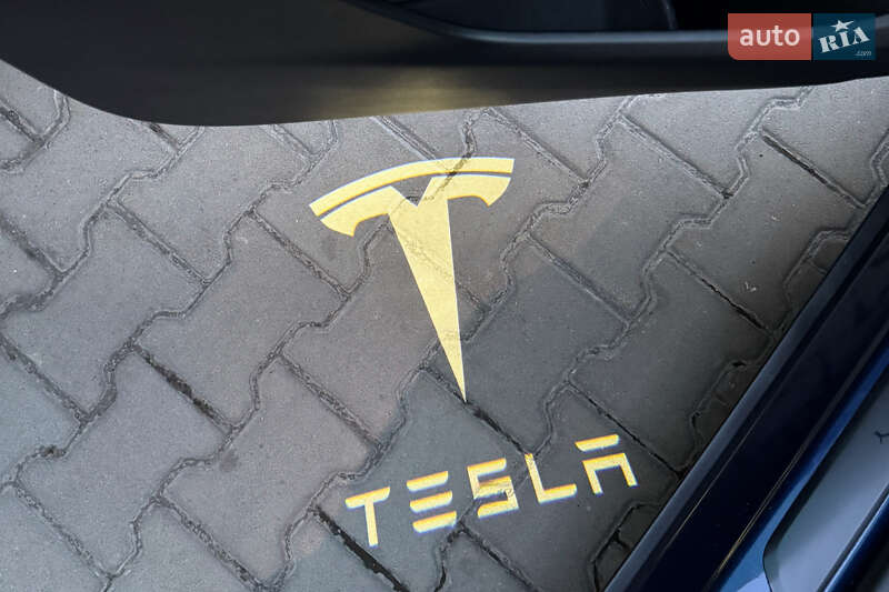 Седан Tesla Model 3 2021 в Києві