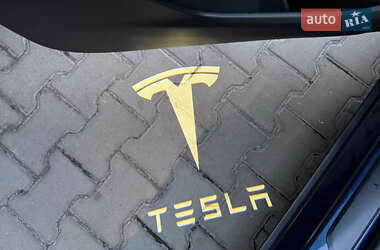 Седан Tesla Model 3 2021 в 