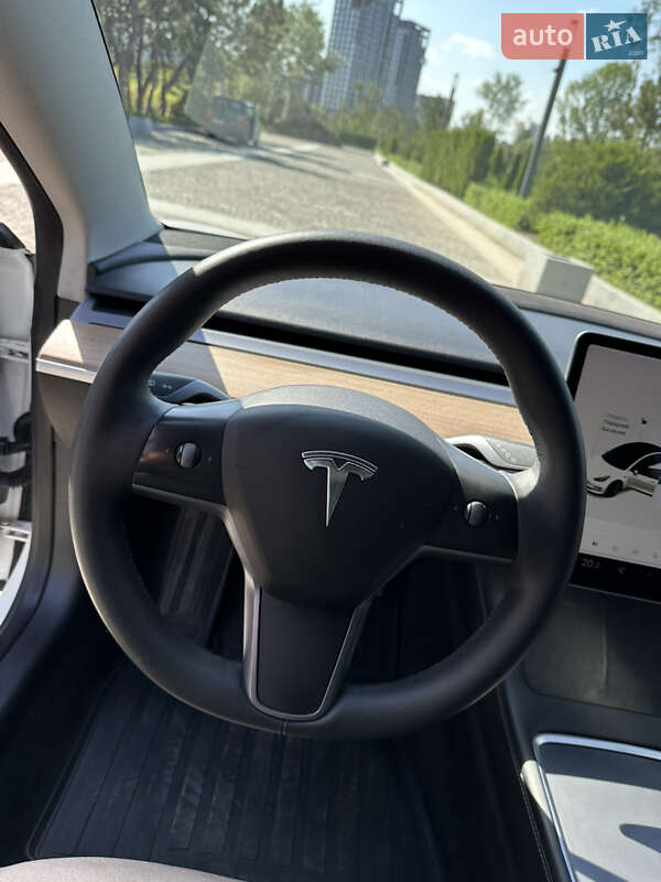 Седан Tesla Model 3 2021 в Дніпрі