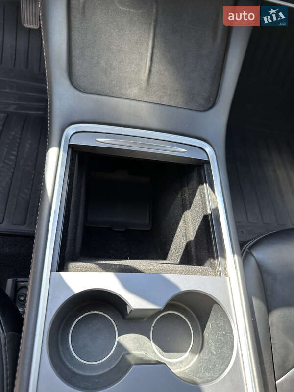 Седан Tesla Model 3 2021 в Дніпрі