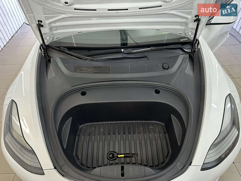 Седан Tesla Model 3 2021 в Дніпрі