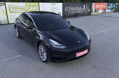 Седан Tesla Model 3 2020 в 