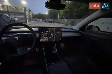 Седан Tesla Model 3 2020 в 