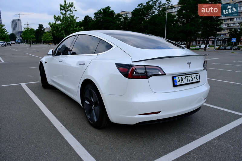 Седан Tesla Model 3 2019 в Києві
