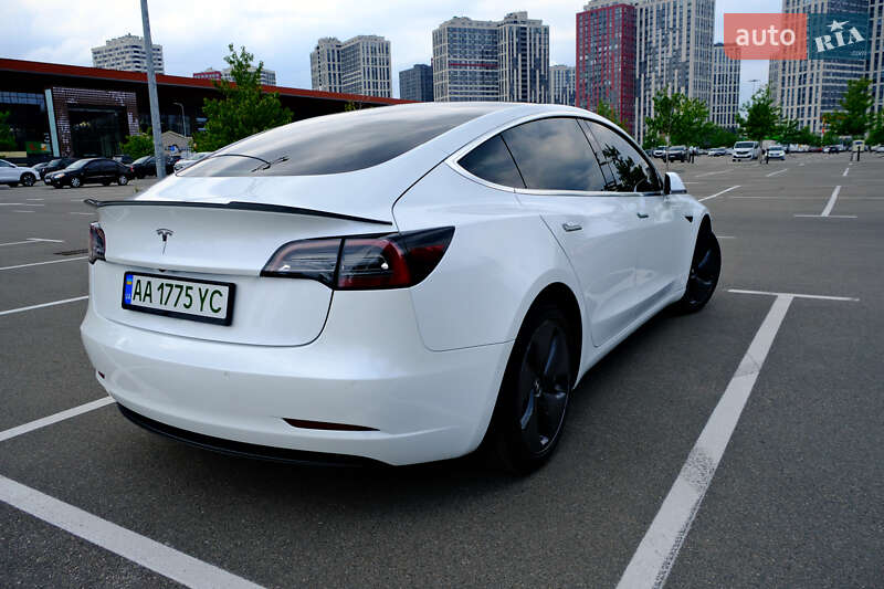 Седан Tesla Model 3 2019 в Києві