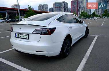 Седан Tesla Model 3 2019 в 