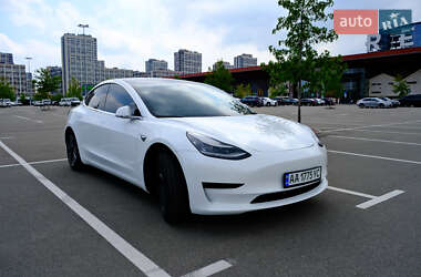 Седан Tesla Model 3 2019 в 