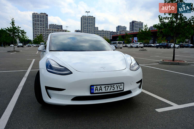 Седан Tesla Model 3 2019 в Києві