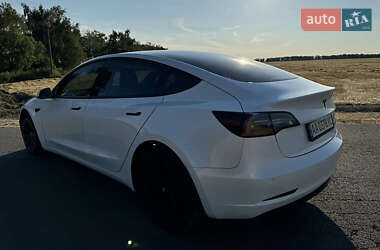 Седан Tesla Model 3 2021 в 