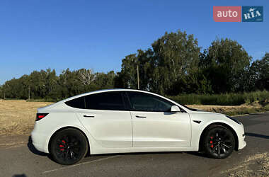 Седан Tesla Model 3 2021 в 