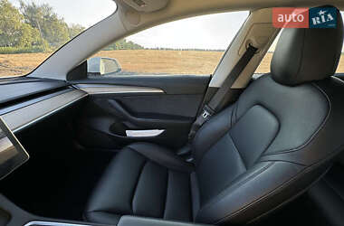 Седан Tesla Model 3 2021 в 
