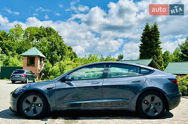 Седан Tesla Model 3 2022 в 