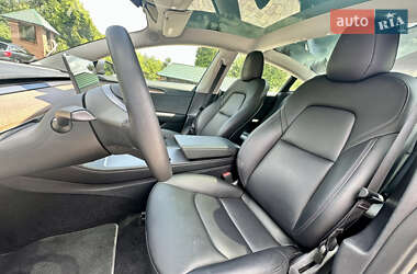Седан Tesla Model 3 2022 в 