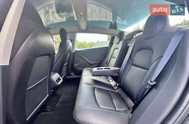 Седан Tesla Model 3 2022 в 