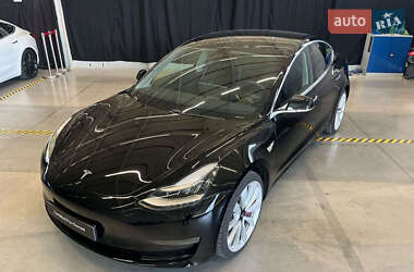 Седан Tesla Model 3 2020 в 