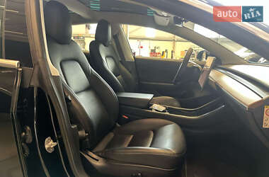 Седан Tesla Model 3 2020 в 