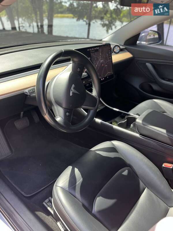 Седан Tesla Model 3 2018 в Ирпене