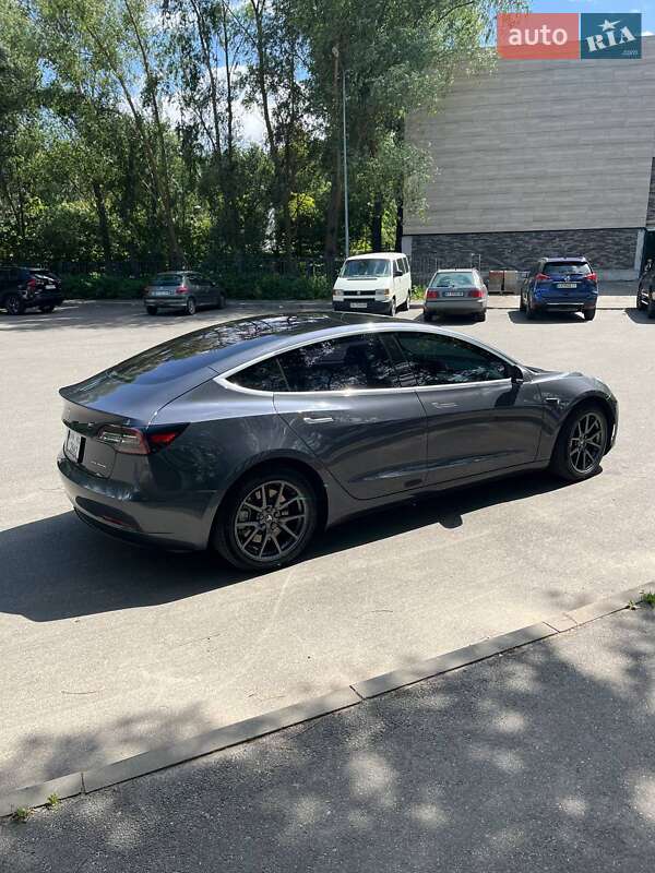 Седан Tesla Model 3 2018 в Ирпене