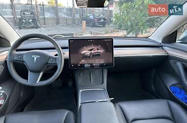 Седан Tesla Model 3 2023 в 