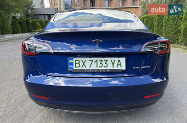 Седан Tesla Model 3 2021 в 