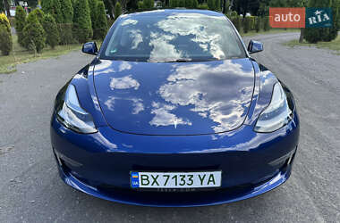 Седан Tesla Model 3 2021 в 
