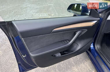 Седан Tesla Model 3 2021 в 