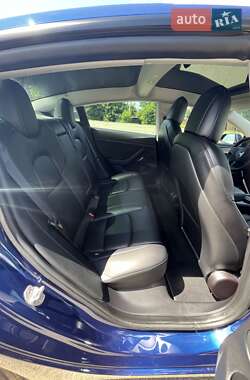 Седан Tesla Model 3 2022 в 