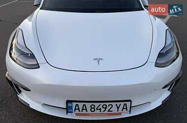 Седан Tesla Model 3 2022 в 