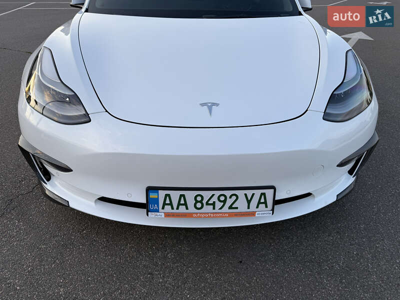 Седан Tesla Model 3 2022 в Киеве