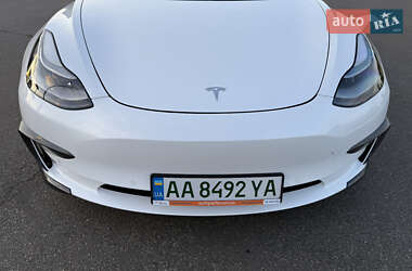 Седан Tesla Model 3 2022 в 